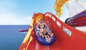 Tobogán a bordo de un barco Royal Caribbean. CrucerosLujo.travel
