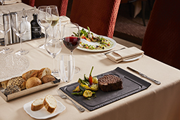 Teatro de Silversea Cruises. CrucerosLujo.travel