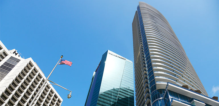 Cruceros desde Miami al mejor precio, rascacielos. SoloCruceros.com Cruceros desde Miami al mejor precio, rascacielos. SoloCruceros.com