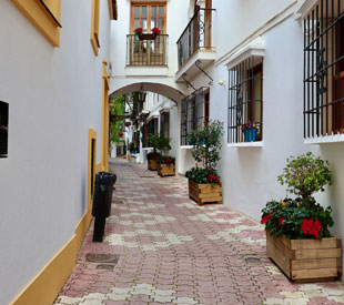 Cruceros por el Mediterráneo desde Málaga, España. CrucerosLujo.travel Cruceros por el Mediterráneo desde Málaga, España. CrucerosLujo.travel