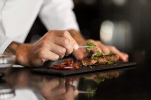 cruceros-de-lujo-con-escalas-gourmet-sabores-locales-en-cada-puerto