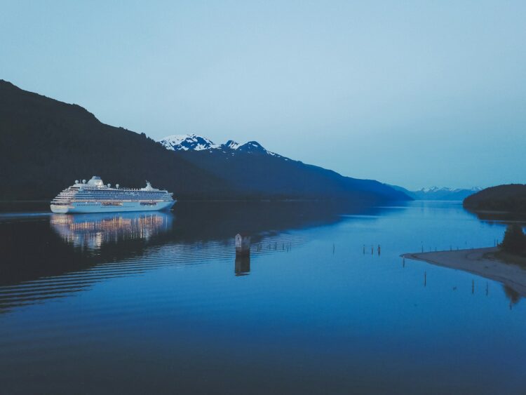 el-artico-en-un-crucero-de-lujo-aventura-y-confort-en-paisajes-unicos