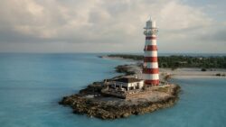 islas-privadas-y-atencion-vip-asi-son-los-cruceros-de-lujo-por-el-caribe
